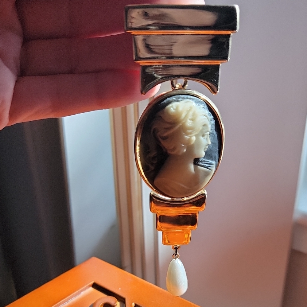 Elegant Gold Cameo Pendant
